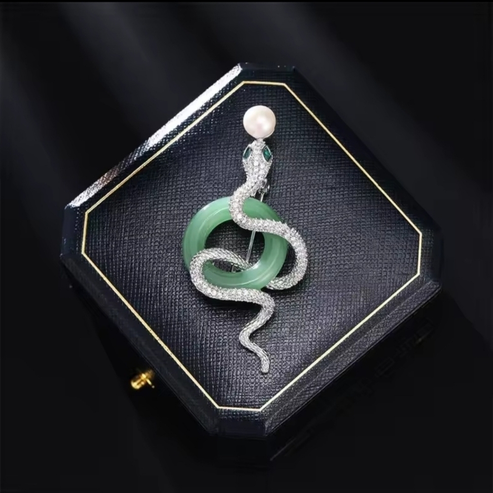 VQ Snake Brooch - Picture 2 of 4